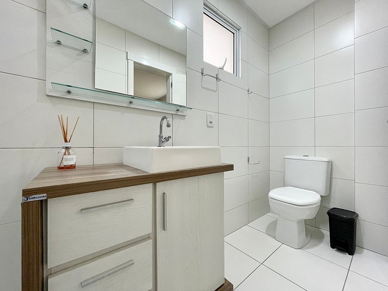 Summer Rentals, 3 Suites, Itapema, Meia Praia, Rua 271