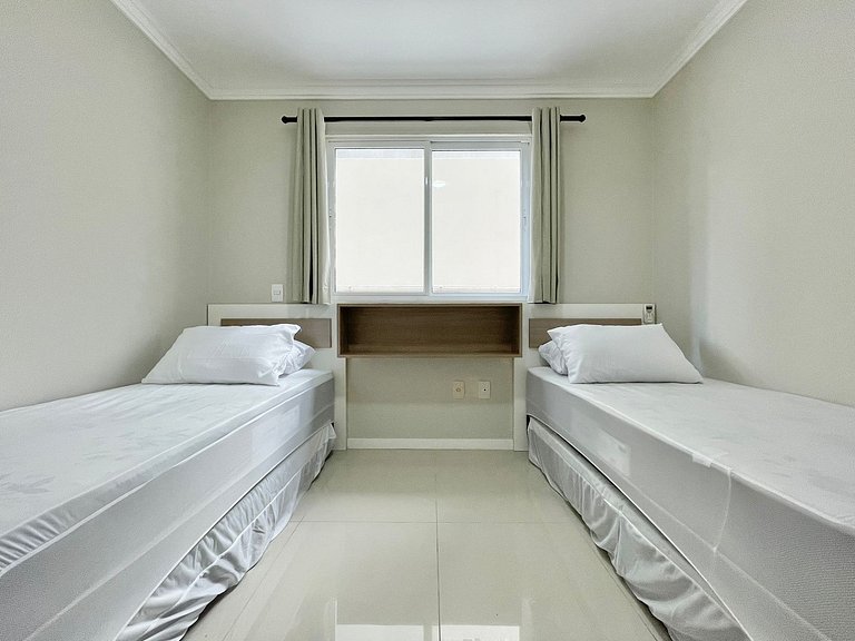 Summer Rentals, 3 Suites, Itapema, Meia Praia, Rua 271