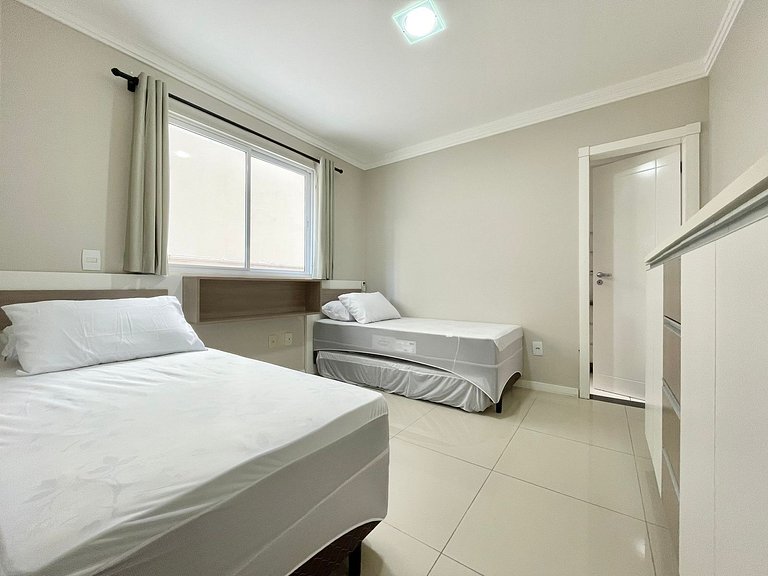 Summer Rentals, 3 Suites, Itapema, Meia Praia, Rua 271