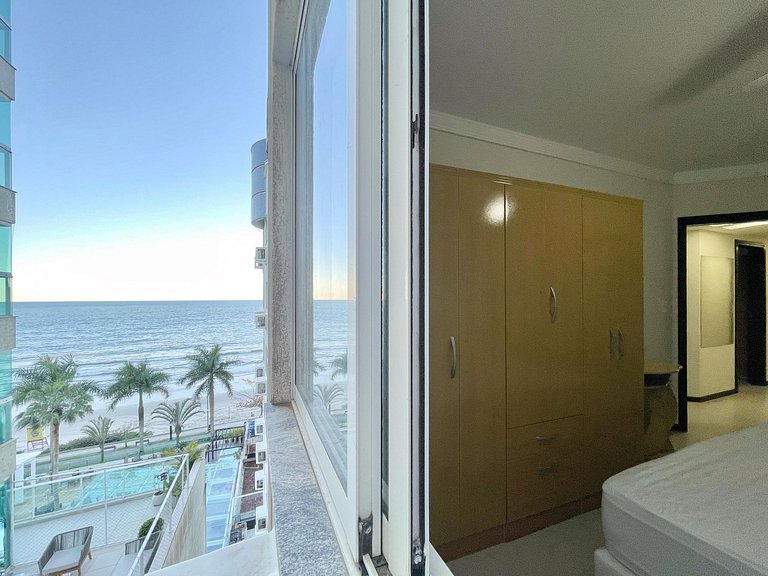 3 Bedroom Beachfront Apartment for Summer Rental in Itapema