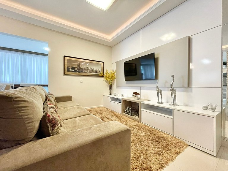 Apartamento 3 Suítes em Meia Praia | 300m da Praia