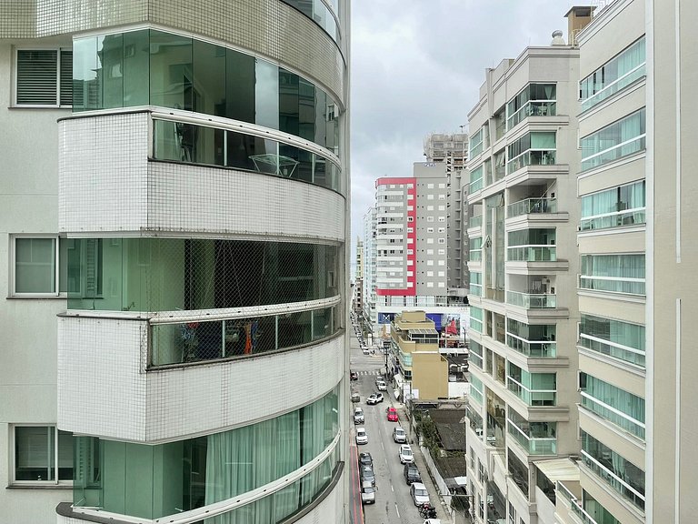 Apartamento 3 Suítes em Meia Praia | 300m da Praia