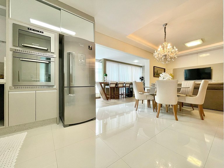 Apartamento de 3 Suites en Meia Praia Cerca del Mar