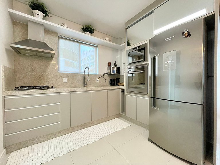 Apartamento 3 Suítes em Meia Praia | 300m da Praia