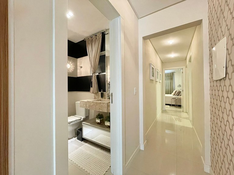 Apartamento de 3 Suites en Meia Praia Cerca del Mar