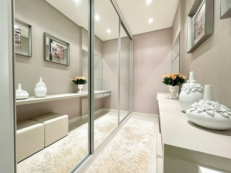 Apartamento de 3 Suites en Meia Praia Cerca del Mar