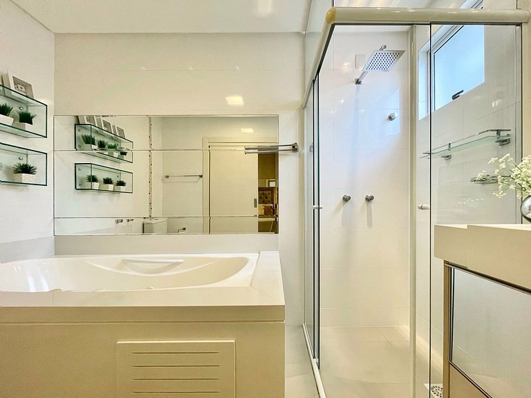 Apartamento de 3 Suites en Meia Praia Cerca del Mar
