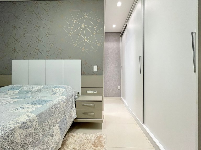 Apartamento de 3 Suites en Meia Praia Cerca del Mar