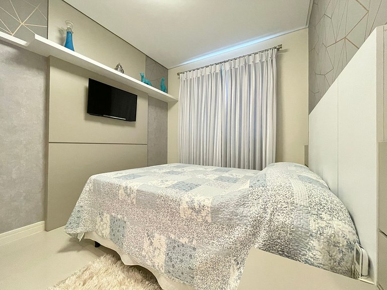 Apartamento 3 Suítes em Meia Praia | 300m da Praia