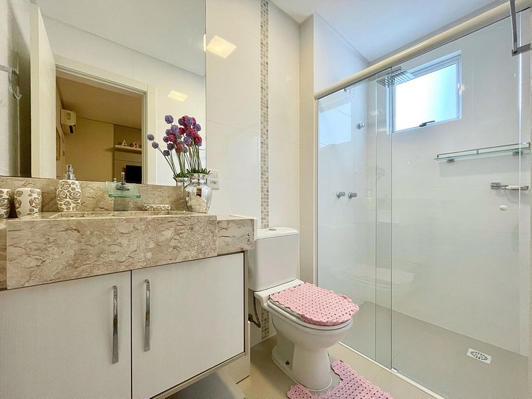 Apartamento de 3 Suites en Meia Praia Cerca del Mar