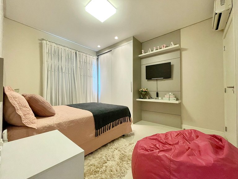 Apartamento de 3 Suites en Meia Praia Cerca del Mar