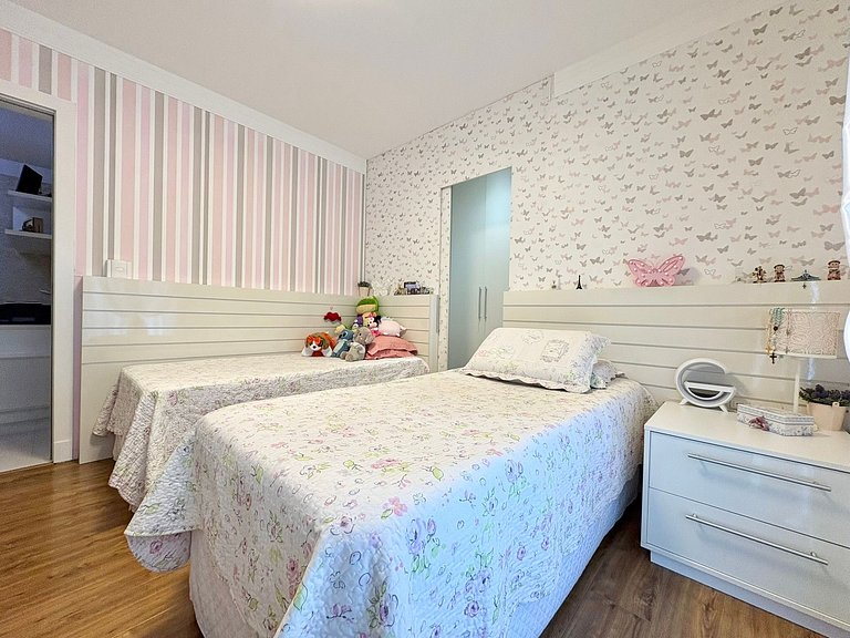 Apartamento Beira Mar com 4 Suítes para Temporada em Itapema