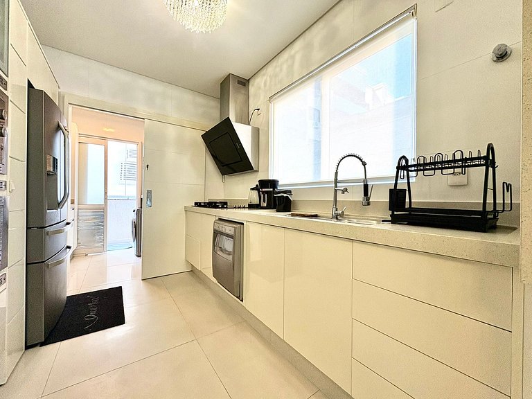 Apartamento Beira Mar com 4 Suítes para Temporada em Itapema