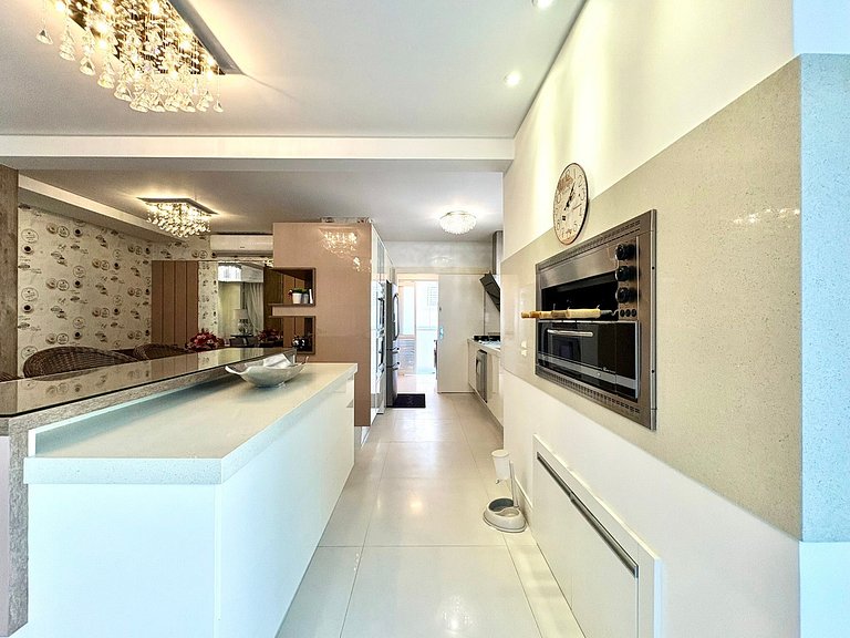 Apartamento Beira Mar com 4 Suítes para Temporada em Itapema