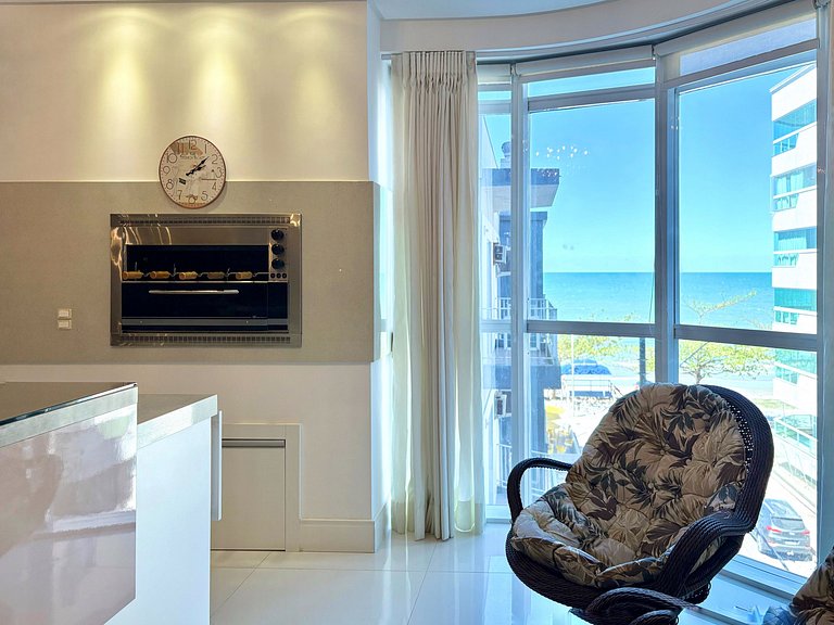 Apartamento Beira Mar com 4 Suítes para Temporada em Itapema