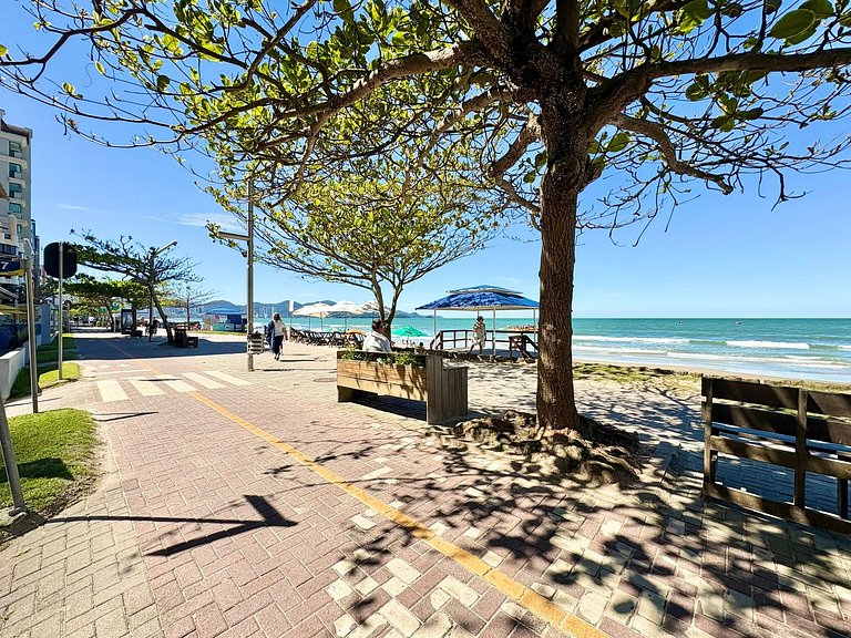 Meia Praia Itapema Pé na Areia 4 Suítes