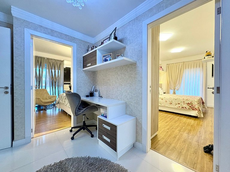 Meia Praia Itapema, Rua 247, Beachfront, 4 Suites