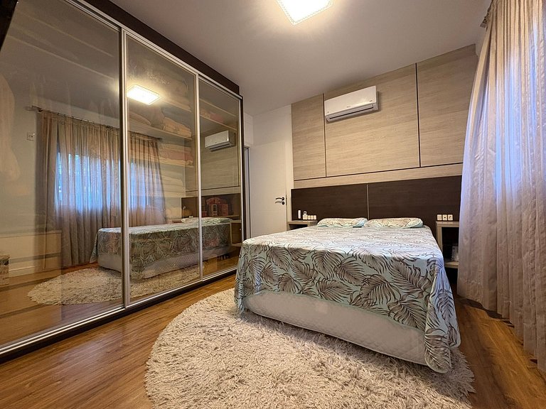 Meia Praia Itapema, Rua 247, Beachfront, 4 Suites