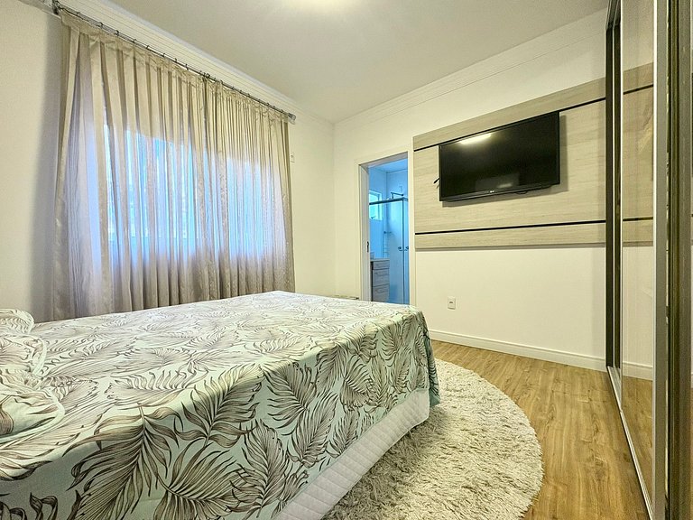 Meia Praia Itapema, Rua 247, Beachfront, 4 Suites