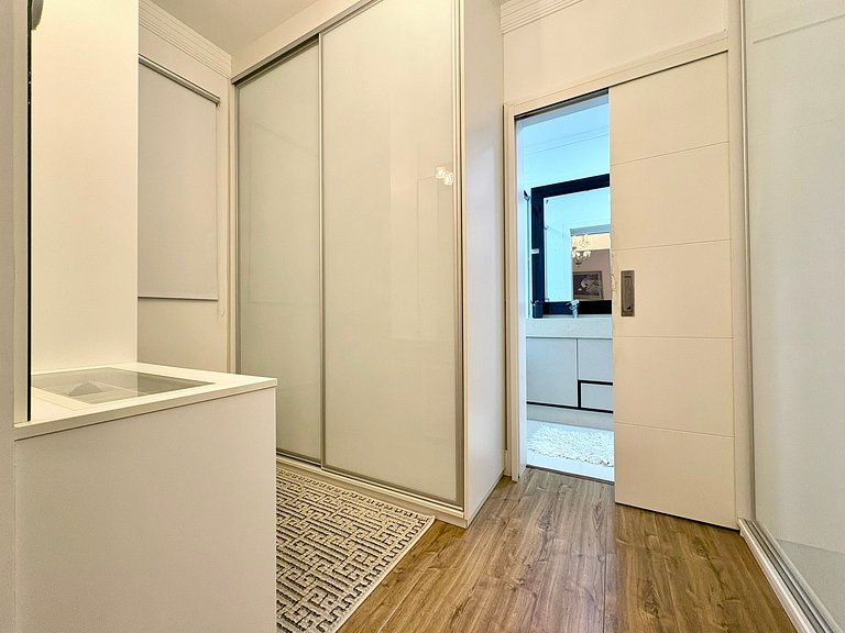 Apartamento Beira Mar com 4 Suítes para Temporada em Itapema