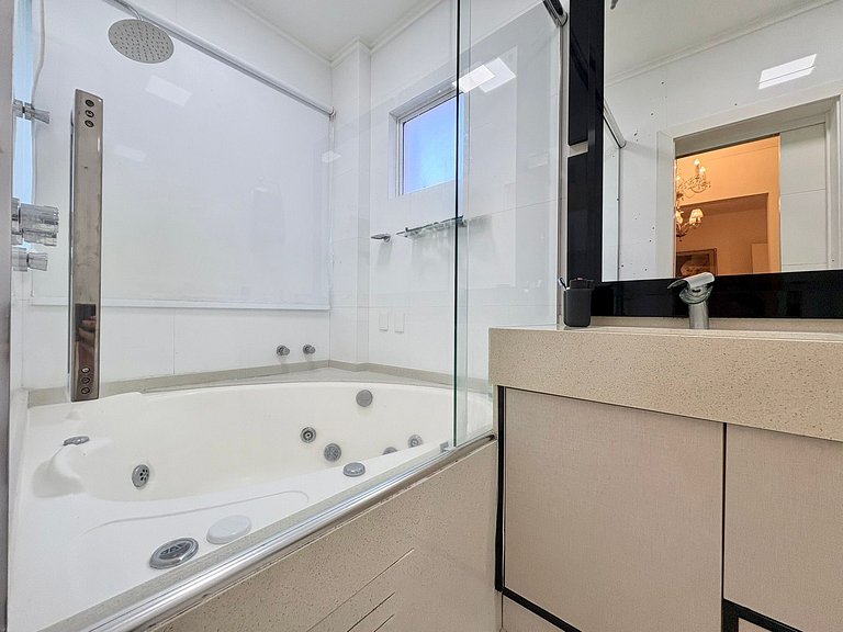 Meia Praia Itapema, Rua 247, Beachfront, 4 Suites