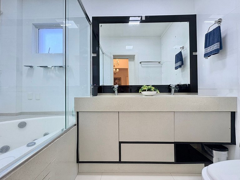 Apartamento Beira Mar com 4 Suítes para Temporada em Itapema
