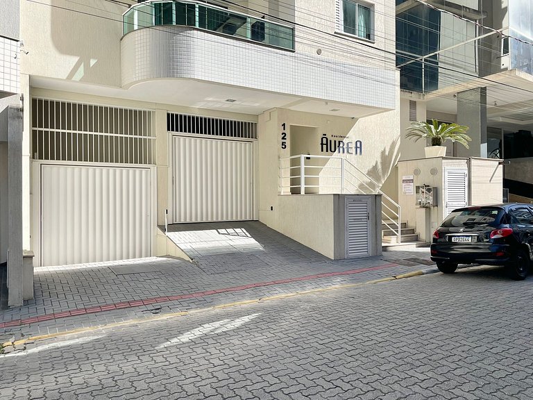 Summer Rentals, 3 Suites, Itapema, Meia Praia, Rua 271