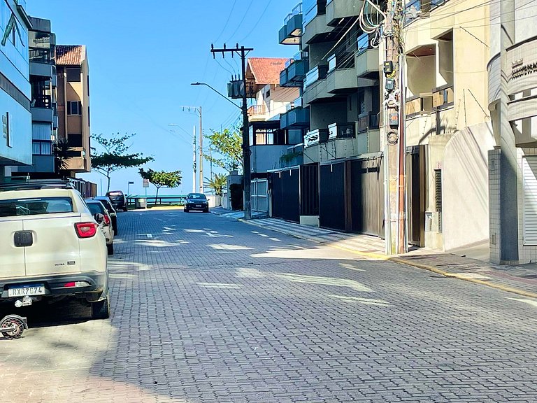 Summer Rentals, 3 Suites, Itapema, Meia Praia, Rua 271