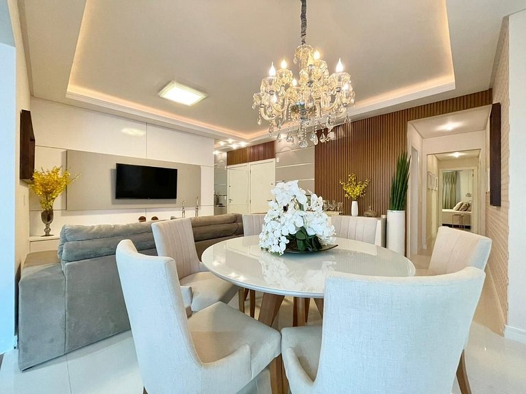 Apartamento de 3 Suites en Meia Praia Cerca del Mar