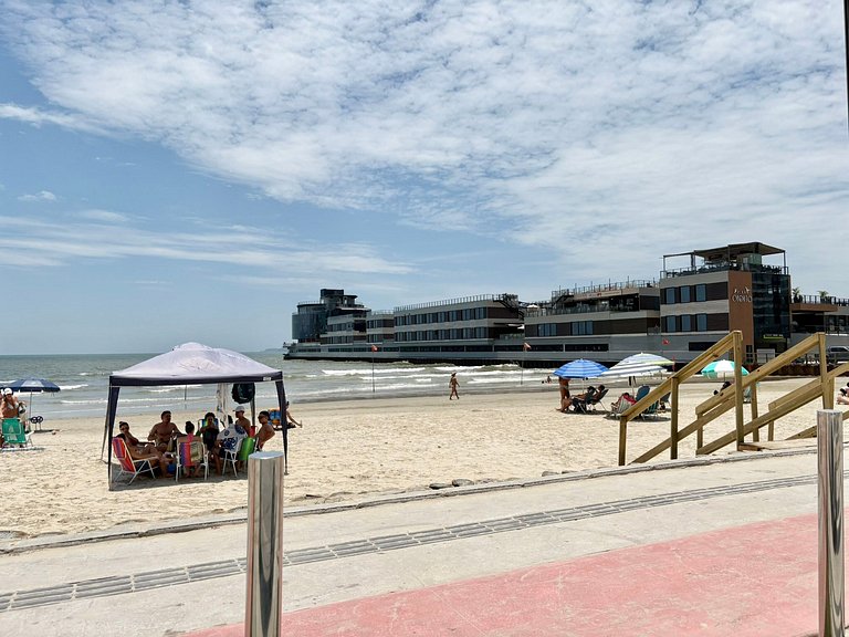 Aluguel Temporada 3 Quartos Beira Mar em Meia Praia Itapema