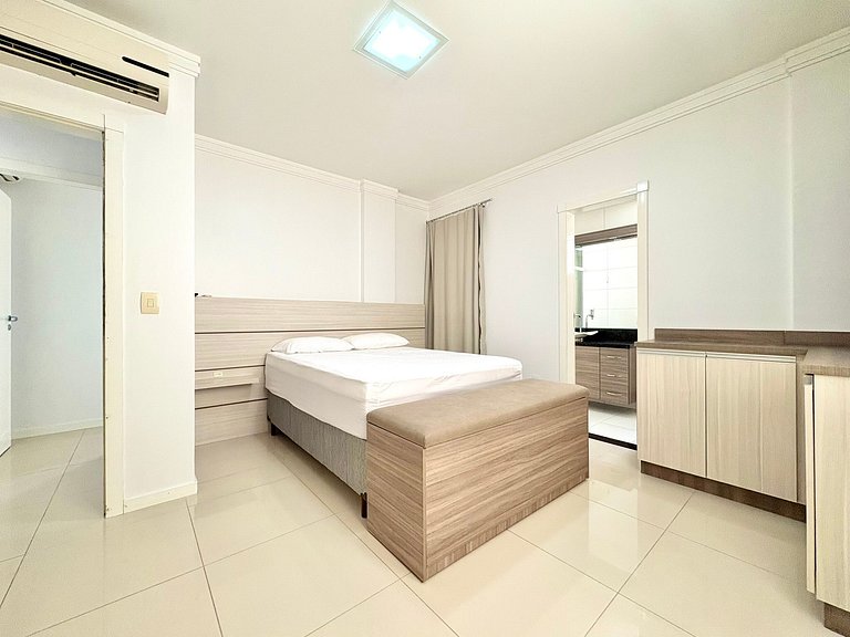 Vacation Rental, Beachfront, 3 suites in Meia Praia, Itapema