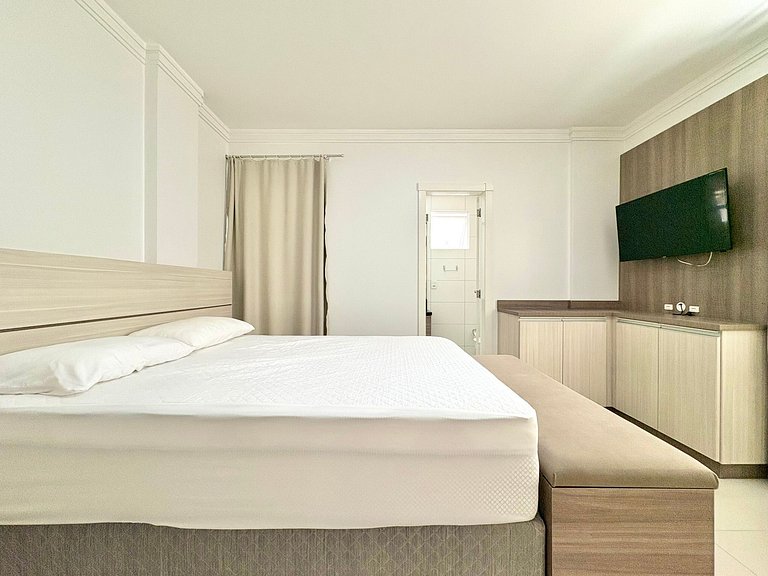 Vacation Rental, Beachfront, 3 suites in Meia Praia, Itapema