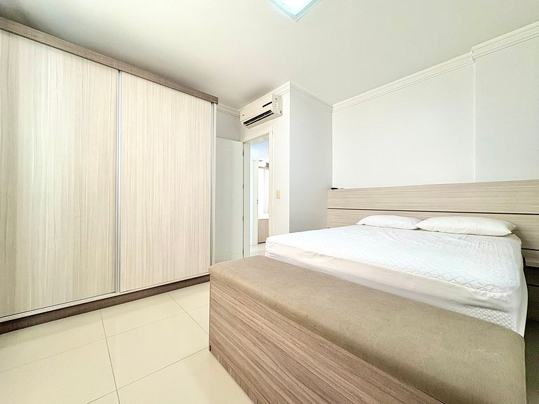 Vacation Rental, Beachfront, 3 suites in Meia Praia, Itapema