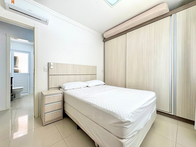 Vacation Rental, Beachfront, 3 suites in Meia Praia, Itapema
