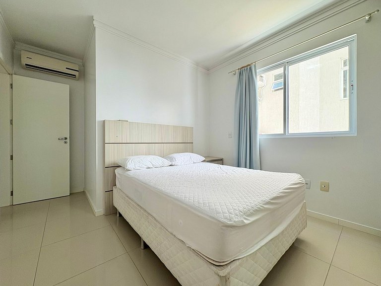 Vacation Rental, Beachfront, 3 suites in Meia Praia, Itapema