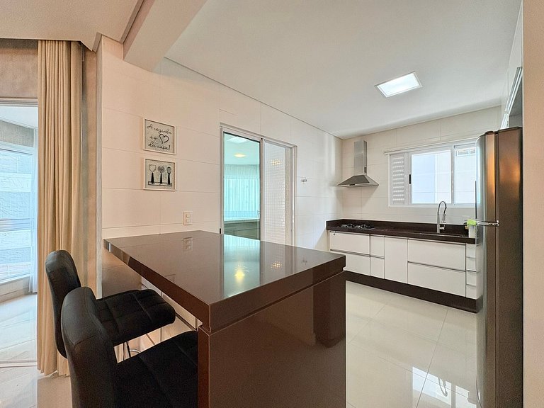 Aluguel Anual em Meia Praia Itapema com 3 Suites e 2 Vagas
