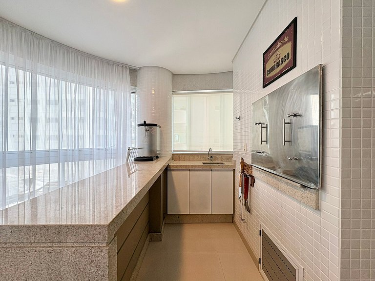 Aluguel Anual em Meia Praia Itapema com 3 Suites e 2 Vagas