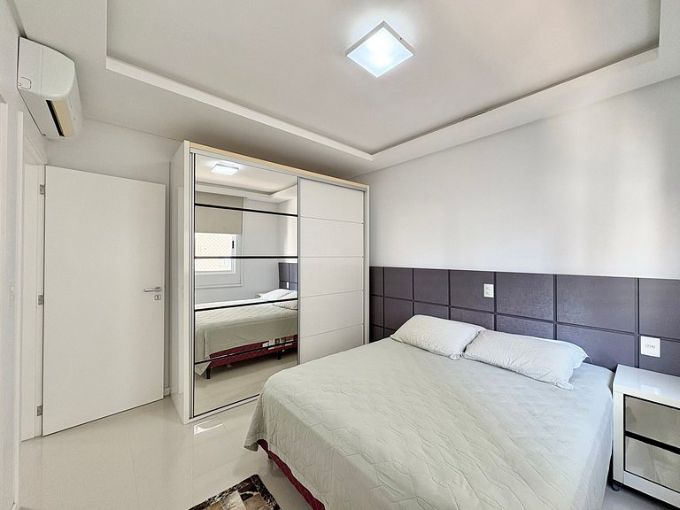 Aluguel Anual em Meia Praia Itapema com 3 Suites e 2 Vagas