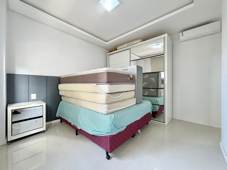 Aluguel Anual em Meia Praia Itapema com 3 Suites e 2 Vagas