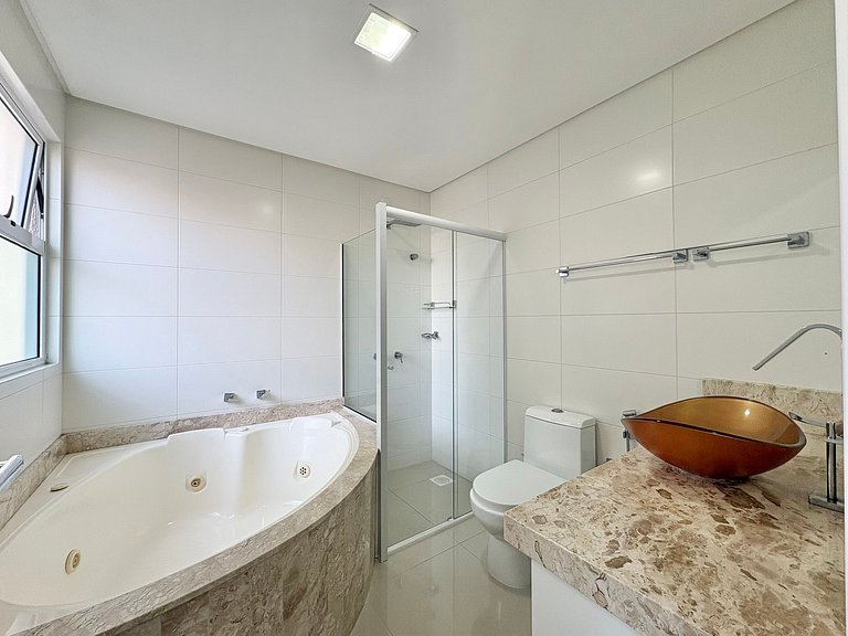 Aluguel Anual em Meia Praia Itapema com 3 Suites e 2 Vagas
