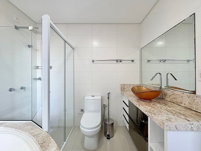 Aluguel Anual em Meia Praia Itapema com 3 Suites e 2 Vagas