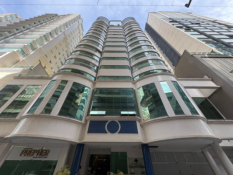 Aluguel Anual em Meia Praia Itapema com 3 Suites e 2 Vagas