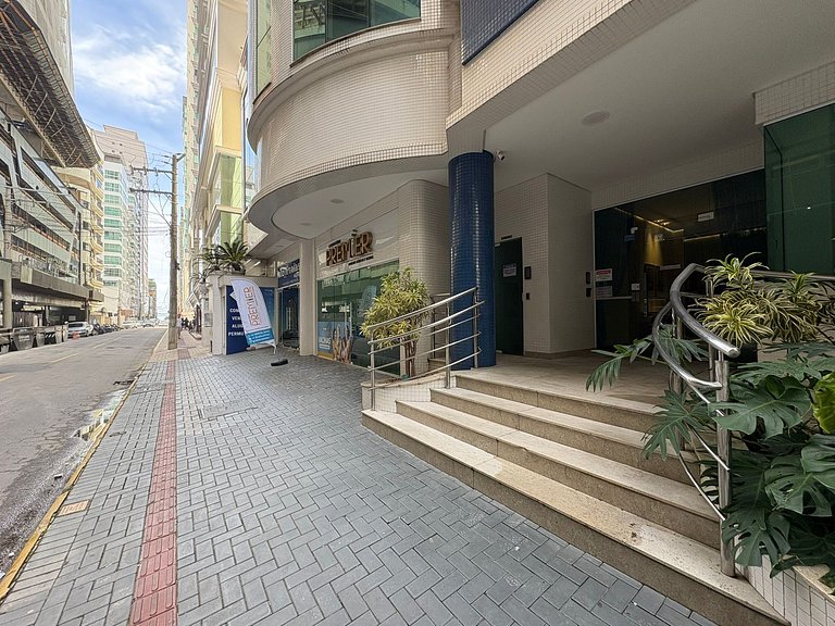 Aluguel Anual em Meia Praia Itapema com 3 Suites e 2 Vagas