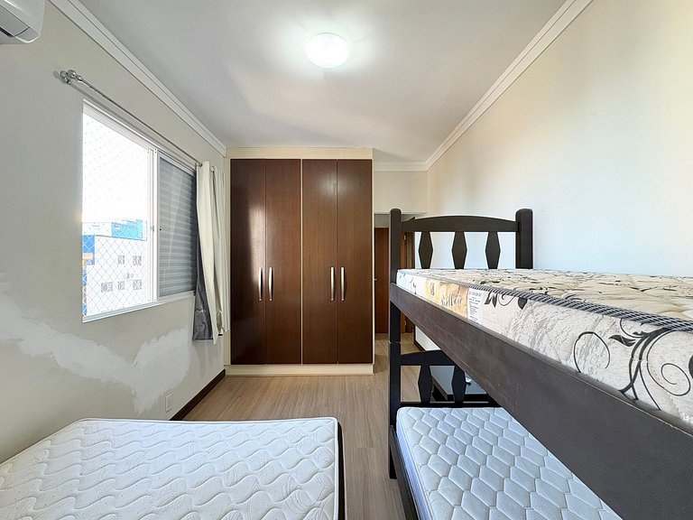 Rua 218 Meia Praia Itapema - Aluguel Anual 3 Suítes e 2 Vaga