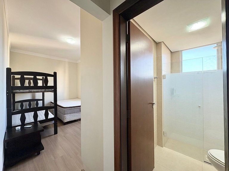 Rua 218 Meia Praia Itapema - Aluguel Anual 3 Suítes e 2 Vaga
