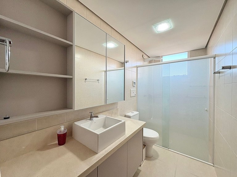 Rua 218 Meia Praia Itapema - Aluguel Anual 3 Suítes e 2 Vaga