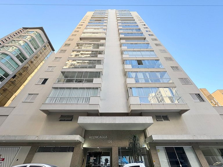 Rua 218 Meia Praia Itapema - Aluguel Anual 3 Suítes e 2 Vaga
