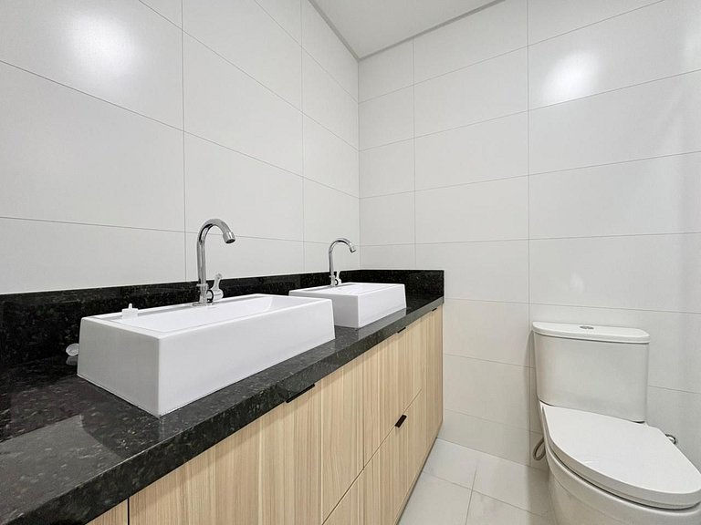 Rua 302 Meia Praia Itapema - Apartametno novo de aluguel anu