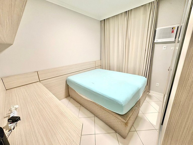 Apartamento com piscina aluguel em Meia Praia com 3 Quartos