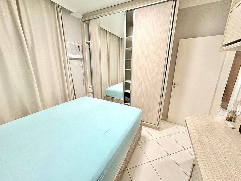 Apartamento para aluguel em Meia Praia com 3 Quartos
